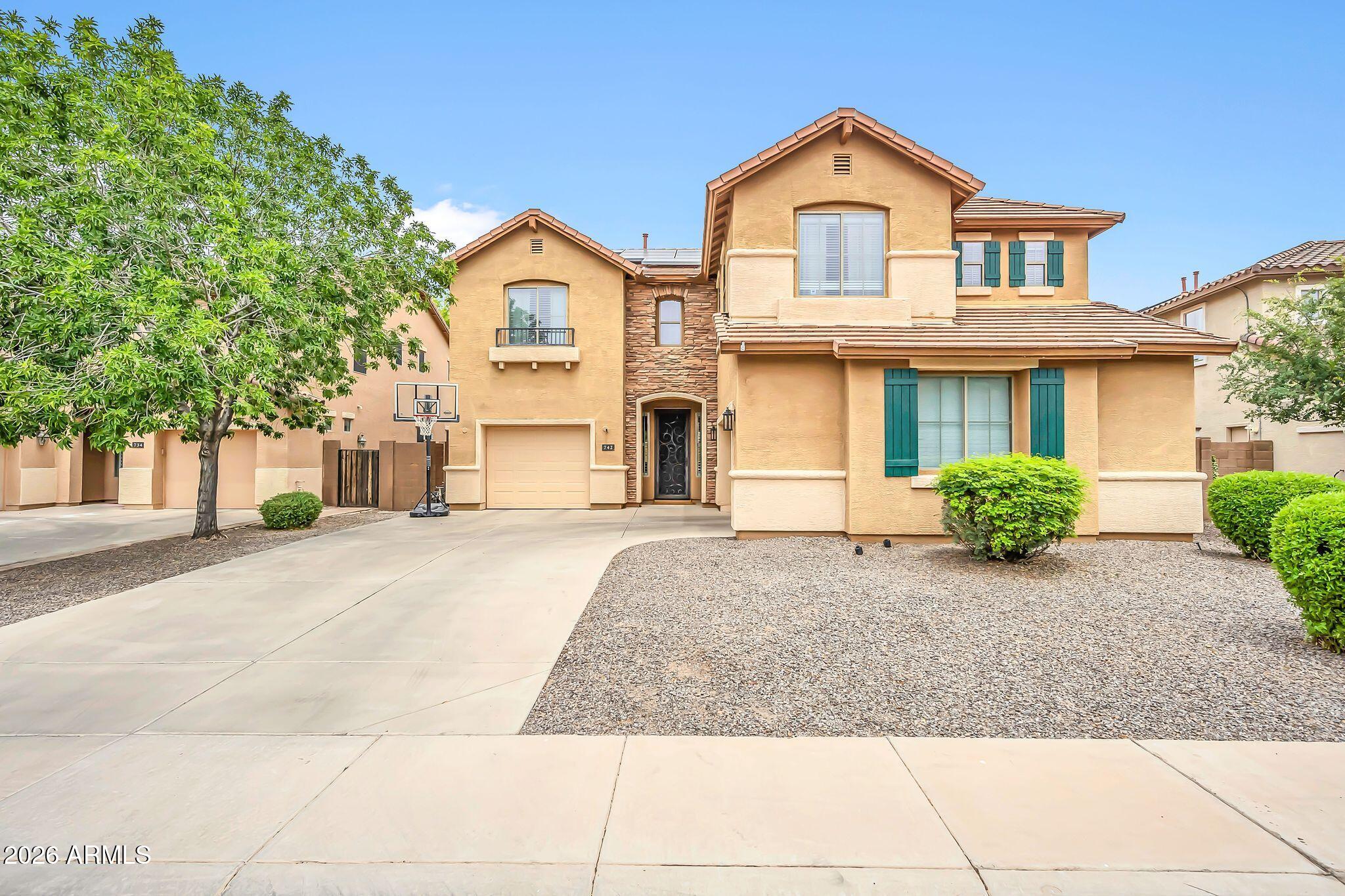 742 E KINGBIRD Drive, Gilbert, AZ 85297