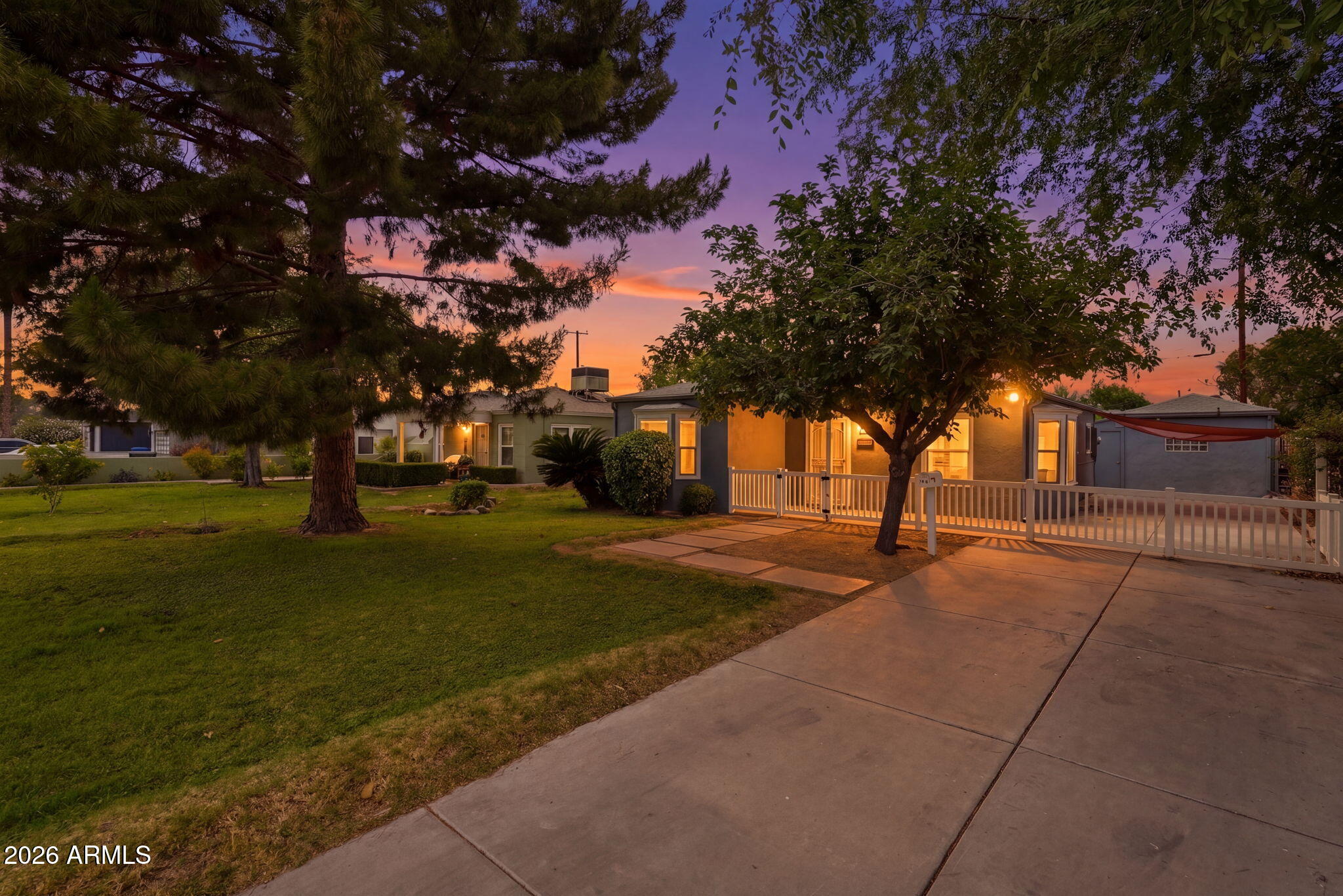 1046 E CLARENDON Avenue, Phoenix, AZ 85014 — Photo 1 of 26