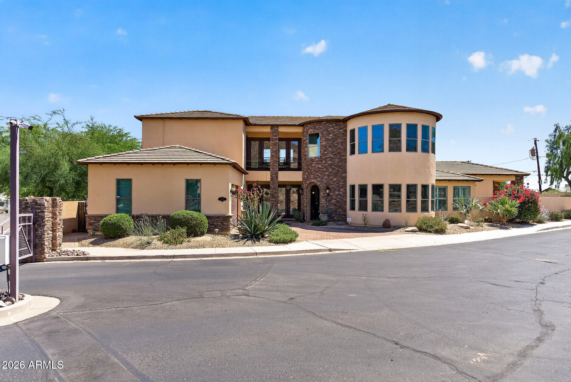 1343 E LUPINE Avenue, Phoenix, AZ 85020 — Photo 1 of 58