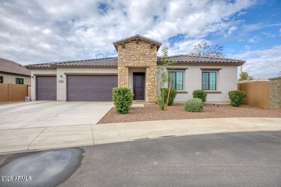 7434 N 80Th Lane, Glendale, AZ 85303 — Photo 1 of 39