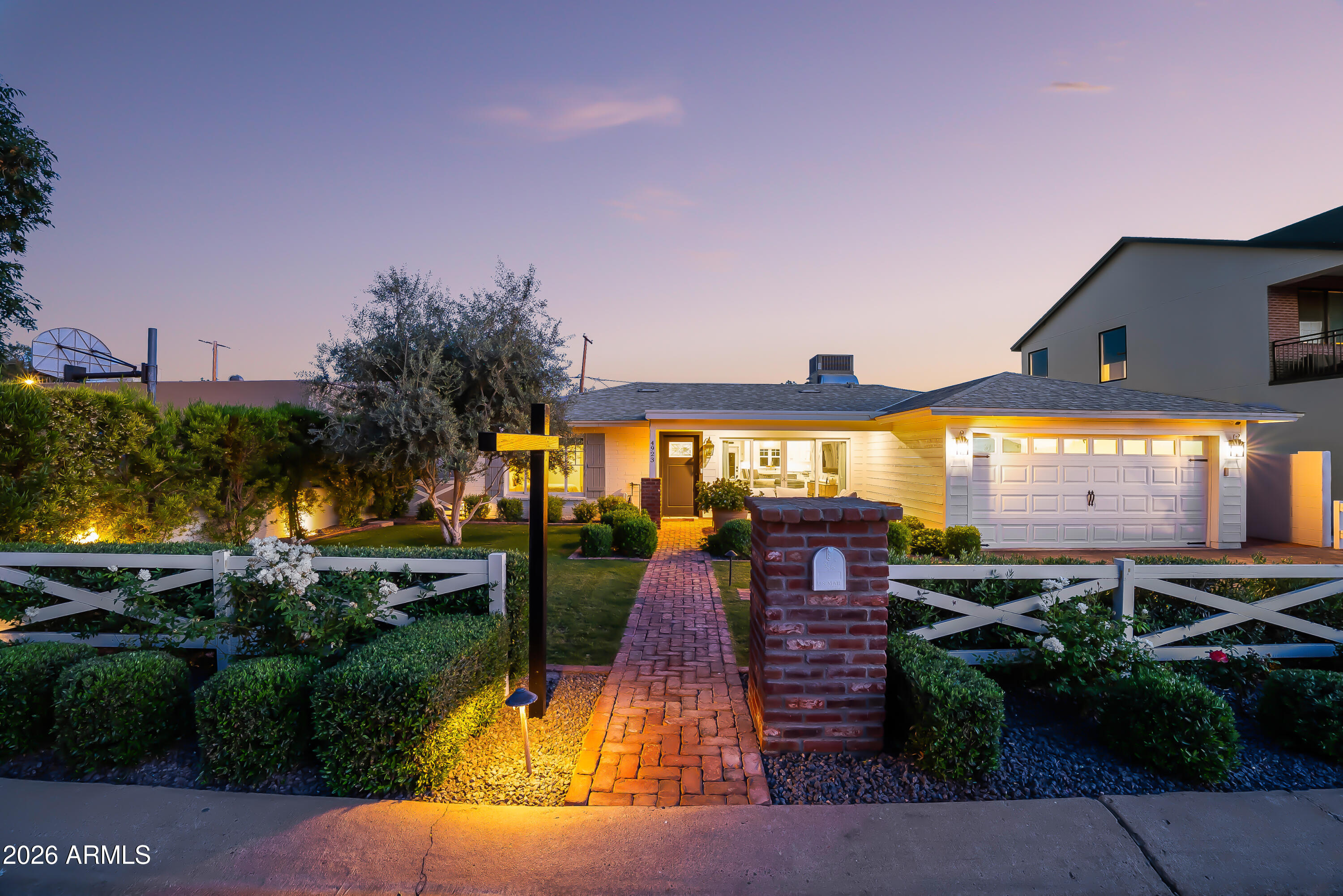 4923 E INDIANOLA Avenue, Phoenix, AZ 85018