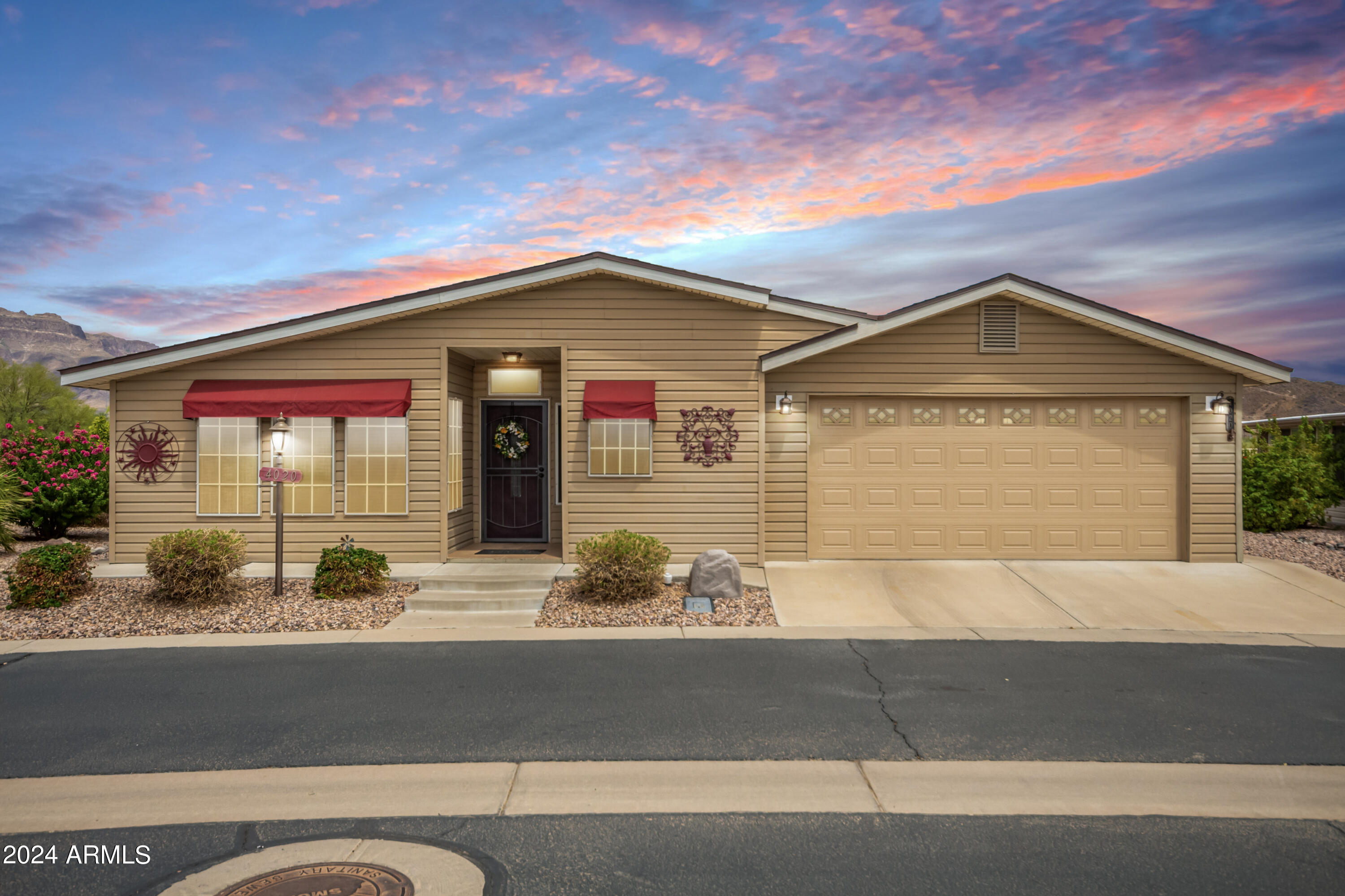 3301 S GOLDFIELD Road 4020, Apache Junction, AZ 85119