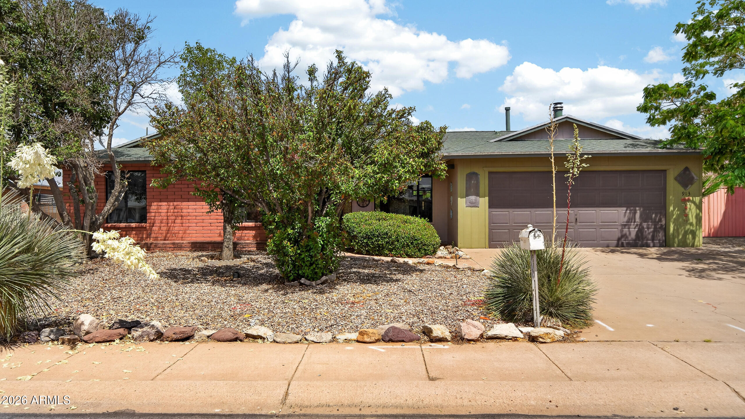 913 EL SONORO Drive, Sierra Vista, AZ 85635 — Photo 1 of 40