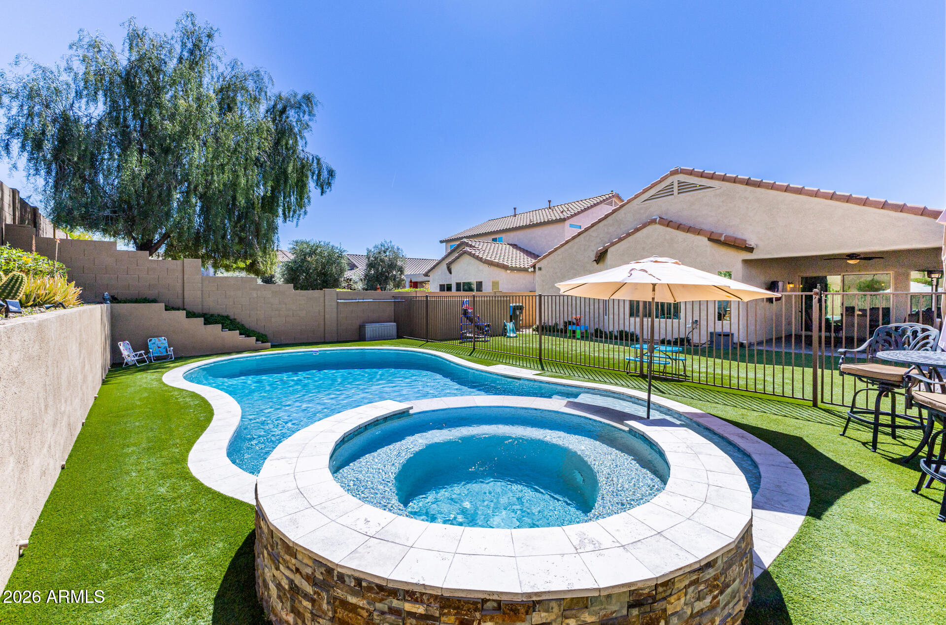 1656 W CAVEDALE Drive, Phoenix, AZ 85085