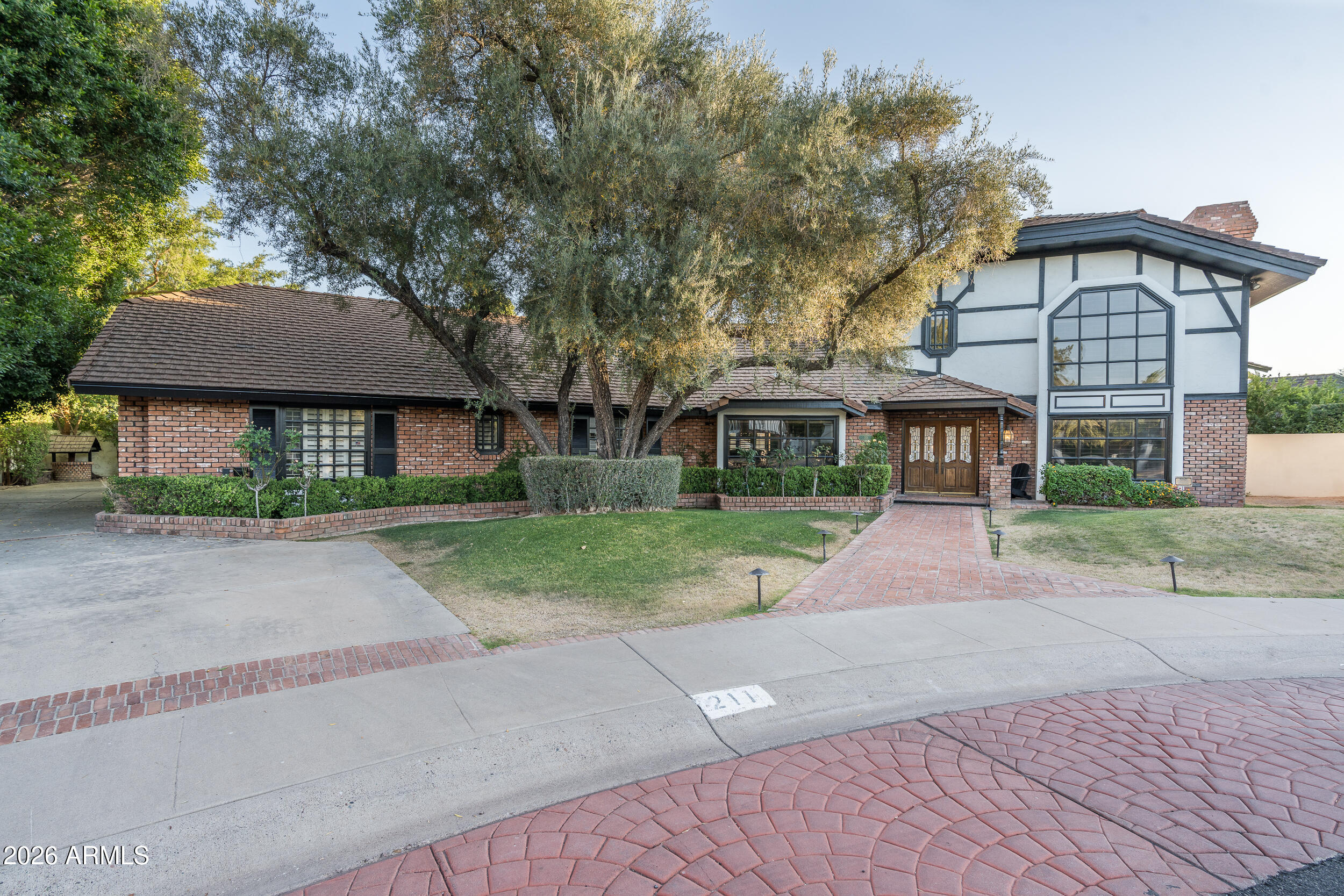 211 W KALER Drive, Phoenix, AZ 85021