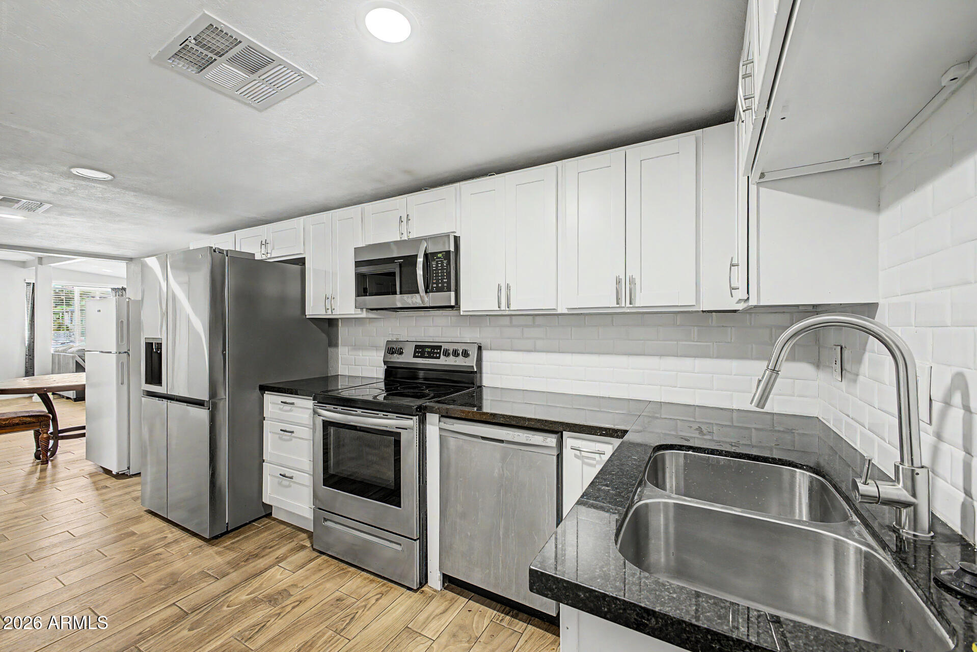 8215 E 6TH Avenue, Mesa, AZ 85208